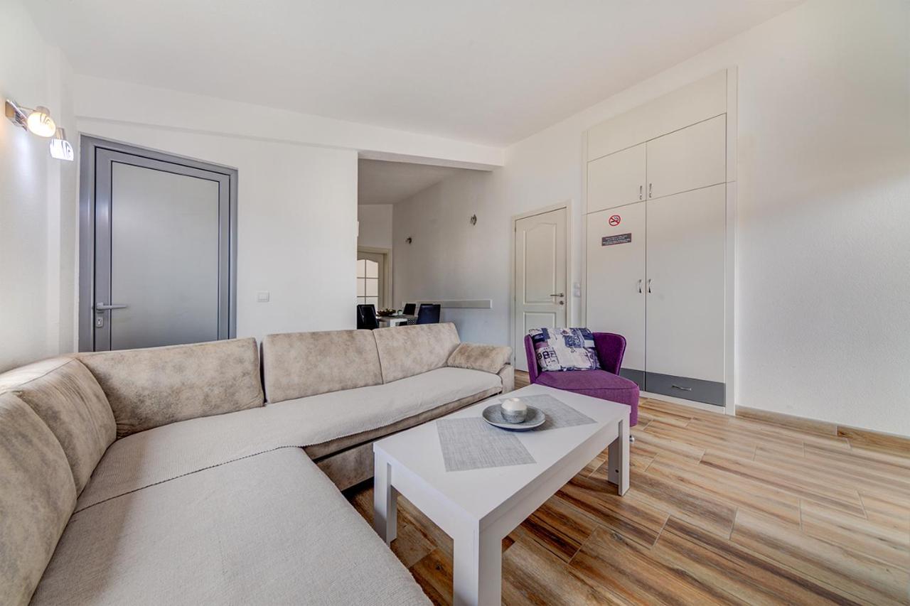 Delfin Apartments 苏托莫雷 外观 照片